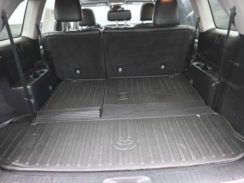 Used 2018 Toyota Highlander XLE image 10