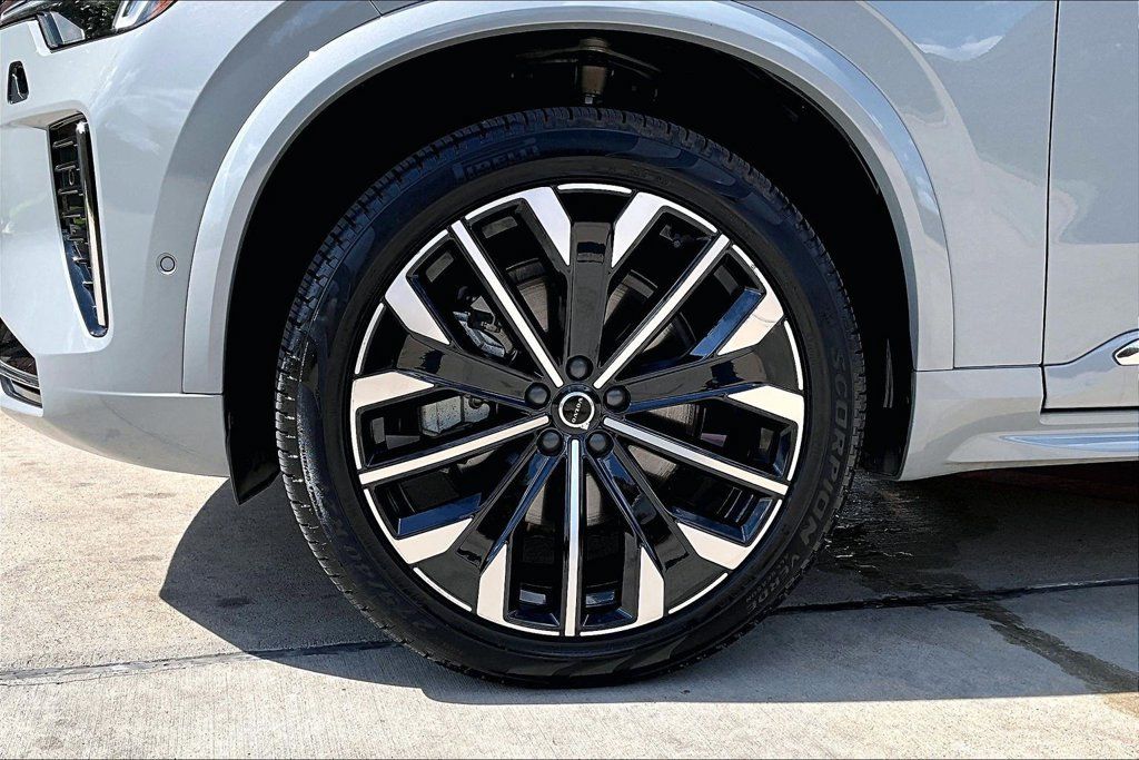 Certified 2026 Volvo XC90 B6 Plus AWD/4WD image 11