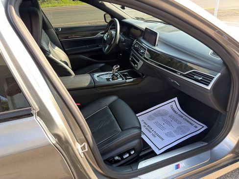 Used 2021 BMW 750i xDrive w/ Executive Package AWD/4WD image 37
