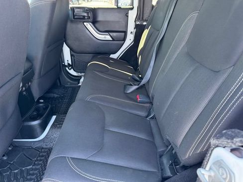 Used 2016 Jeep Wrangler Unlimited Sahara w/ Connectivity Group AWD/4WD image 10