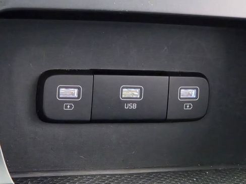 Used 2024 Kia Carnival LX FWD image 28