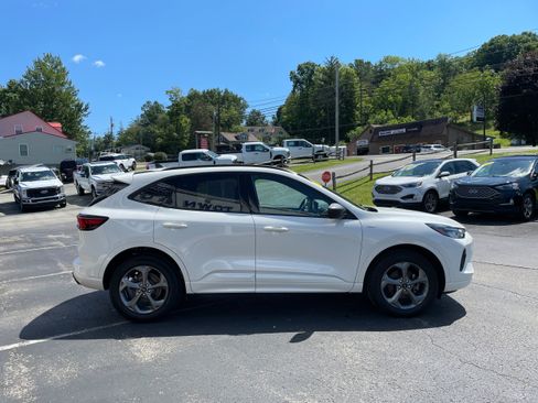 Certified 2024 Ford Escape ST-Line w/ Tech Pack #1 AWD/4WD image 4