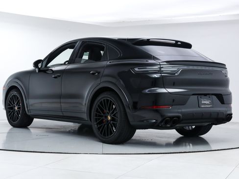 Used 2023 Porsche Cayenne GTS AWD/4WD image 3