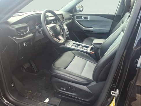 Certified 2024 Ford Explorer XLT w/ Equipment Group 202A AWD/4WD image 13