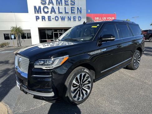 Used 2023 Lincoln Navigator Reserve image 2