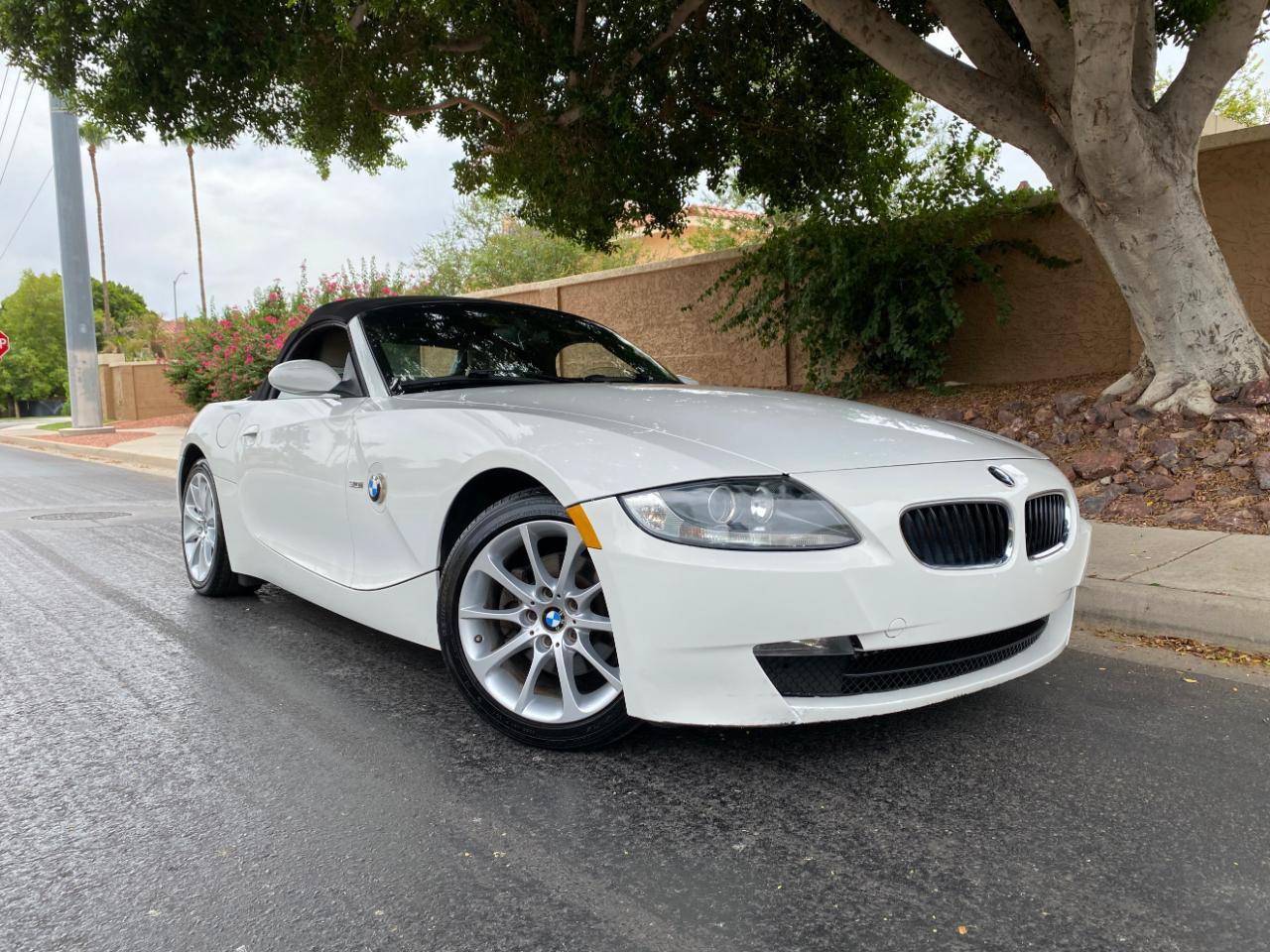Used 2008 BMW Z4 3.0i RWD image 2