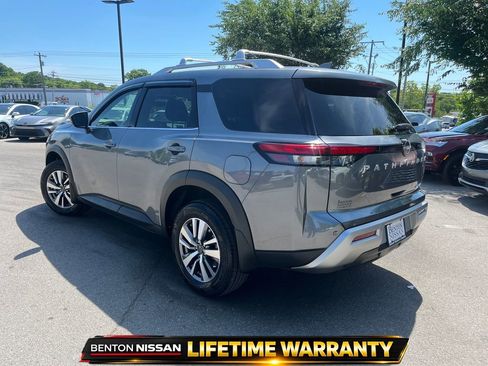 Used 2025 Nissan Pathfinder SL AWD/4WD image 7