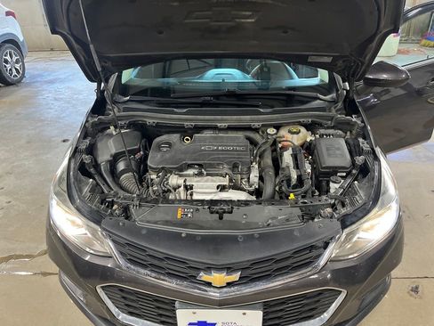 Used 2017 Chevrolet Cruze LT w/ Convenience Package image 21