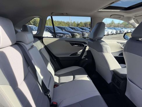 Used 2020 Toyota RAV4 Limited image 16