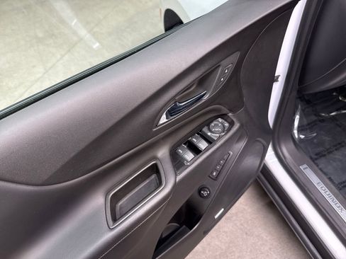 Used 2023 Chevrolet Equinox Premier image 18