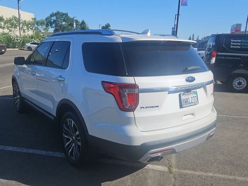 Used 2017 Ford Explorer Platinum AWD/4WD image 6