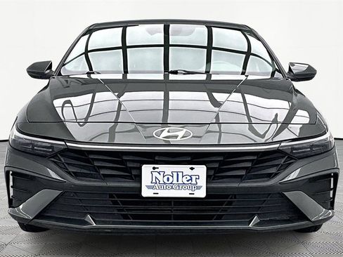 Used 2024 Hyundai Elantra SE image 3