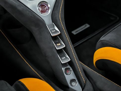 Used 2024 McLaren 750S Spider RWD image 36