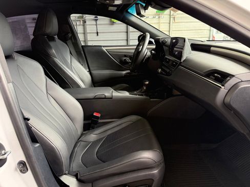 Used 2022 Lexus ES 350 F Sport w/ Accessory Package 2 FWD image 10