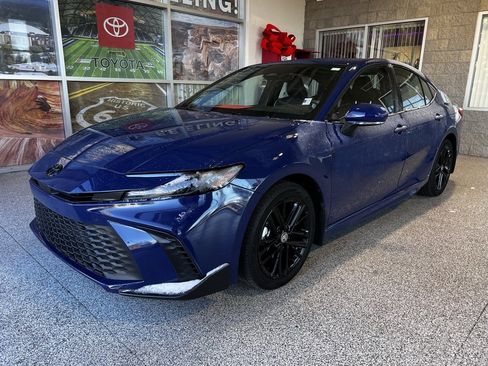 Certified 2025 Toyota Camry SE image 3