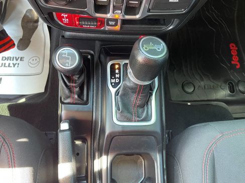 Used 2018 Jeep Wrangler Unlimited Rubicon w/ Steel Bumper Group image 25