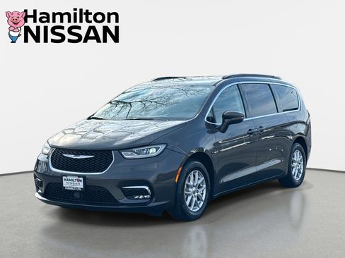 Used 2022 Chrysler Pacifica Touring-L image 5