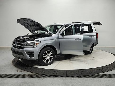 Used 2024 Ford Expedition Limited RWD image 12
