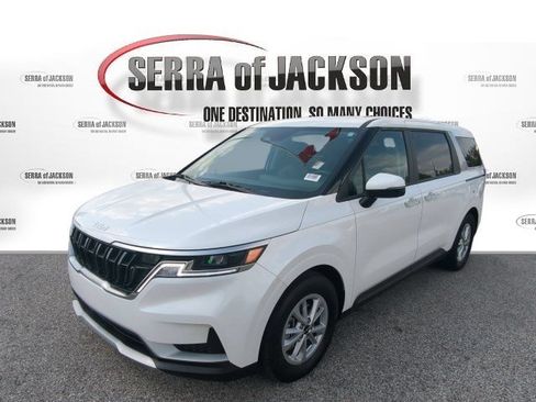 Certified 2024 Kia Carnival LX FWD image 4