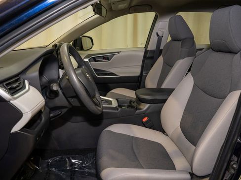 Used 2021 Toyota RAV4 XLE image 9