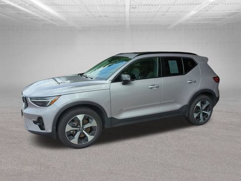 Used 2026 Volvo XC40 B5 Plus AWD/4WD image 4