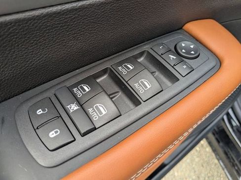 New 2026 Chrysler Pacifica Pinnacle image 11