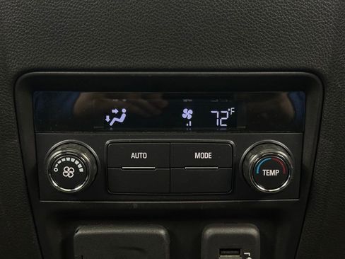 Used 2023 Buick Enclave Essence w/ Experience Buick Package image 8