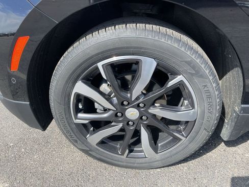 Used 2023 Chevrolet Equinox Premier image 2