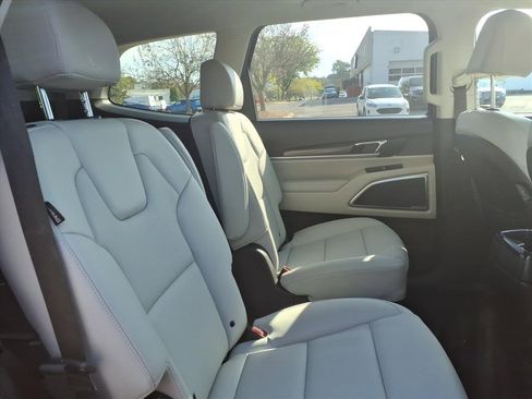 Used 2025 Kia Telluride S image 41
