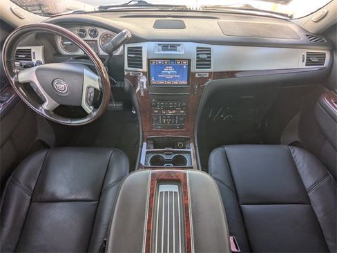 Used 2014 Cadillac Escalade Luxury image 18