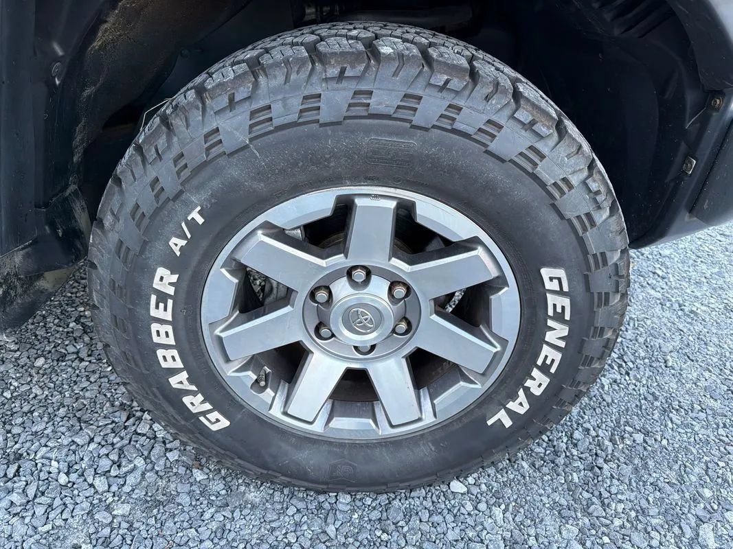 Used 2014 Toyota FJ Cruiser 4WD w/ Upgrade Package image 7