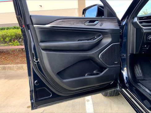 Used 2024 Jeep Grand Cherokee L Overland w/ Trailer Tow Package image 21