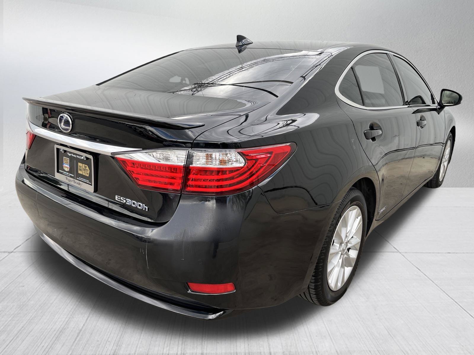 Used 2015 Lexus ES 300h w/ Navigation System Package FWD image 9