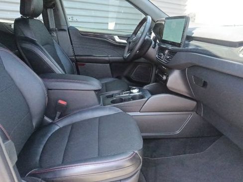 Certified 2025 Ford Escape ST-Line w/ Tech Pack #1 FWD image 31