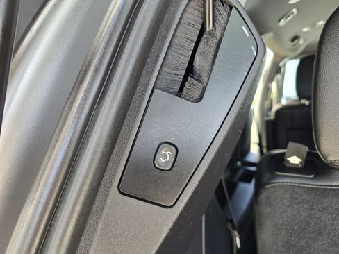 Used 2015 Chrysler Town & Country S w/ Driver Convenience Group FWD image 13