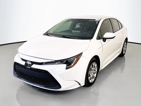 Used 2021 Toyota Corolla LE FWD image 4