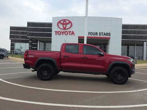 Used 2025 Chevrolet Colorado Trail Boss AWD/4WD image 5