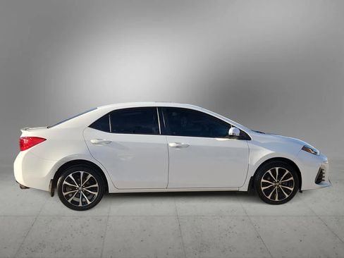 Used 2017 Toyota Corolla SE w/ SE Premium Package image 9