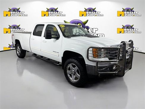 Used 2011 GMC Sierra 2500 SLT w/ SLT Convenience Package image 3