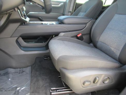 Used 2025 GMC Acadia Elevation image 16