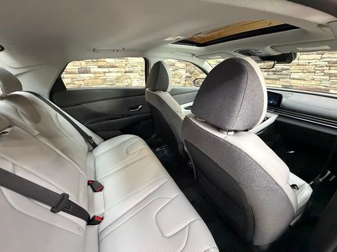 Used 2025 Hyundai Elantra Limited FWD image 31