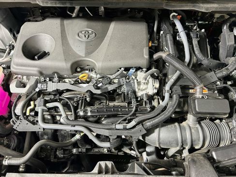 Certified 2025 Toyota Sienna XLE FWD image 28