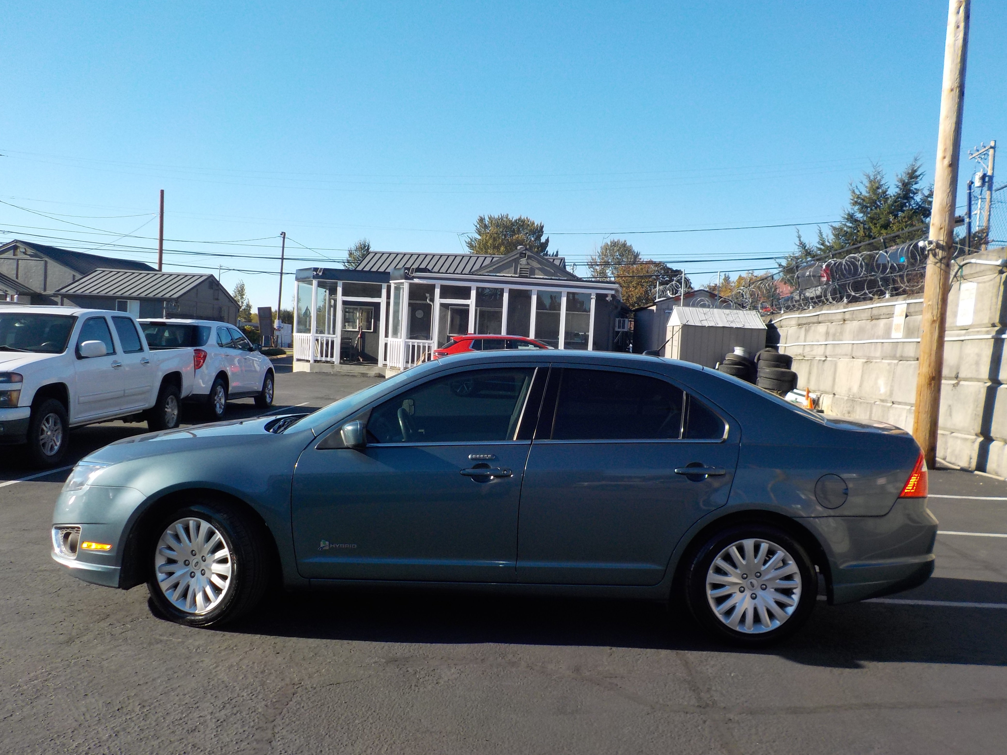 Used 2012 Ford Fusion Hybrid FWD image 2