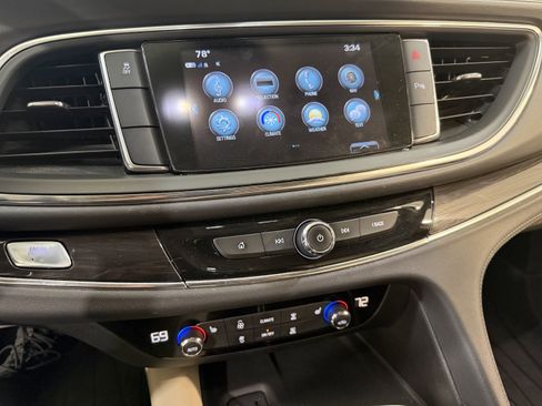 Used 2018 Buick Enclave Essence image 18