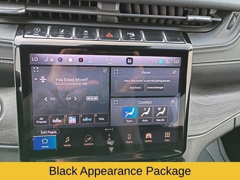 Used 2023 Jeep Grand Cherokee Limited w/ Black Appearance Package AWD/4WD image 23