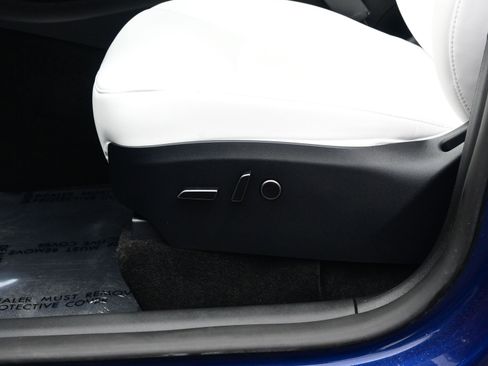 Used 2023 Tesla Model Y Long Range image 10