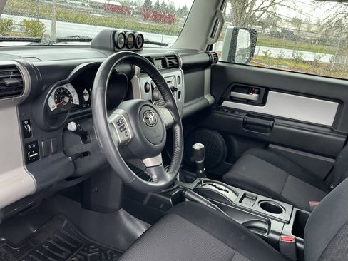 Used 2007 Toyota FJ Cruiser 4WD image 9