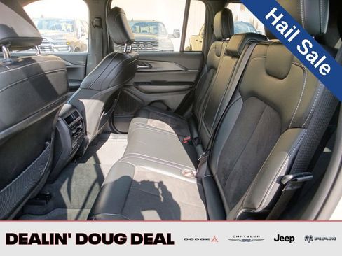 Used 2023 Jeep Grand Cherokee Altitude image 24