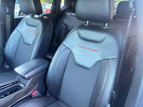Used 2025 Jeep Compass Trailhawk AWD/4WD image 35