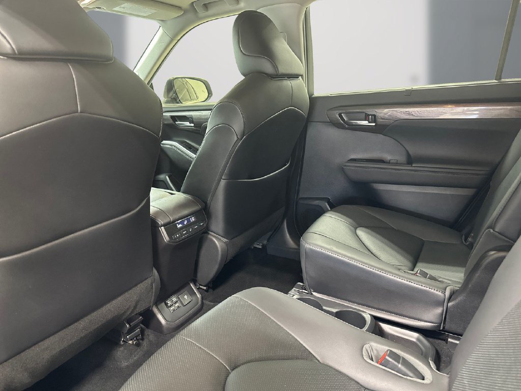 Used 2021 Toyota Highlander Limited AWD/4WD image 15
